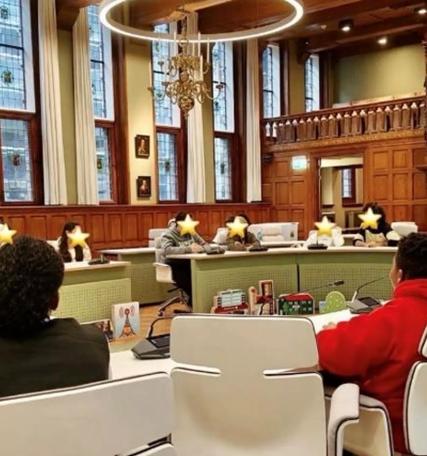 ISK-leerlingen bezoeken het provinciehuis.
