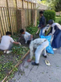 Leerlingen poten bloembollen